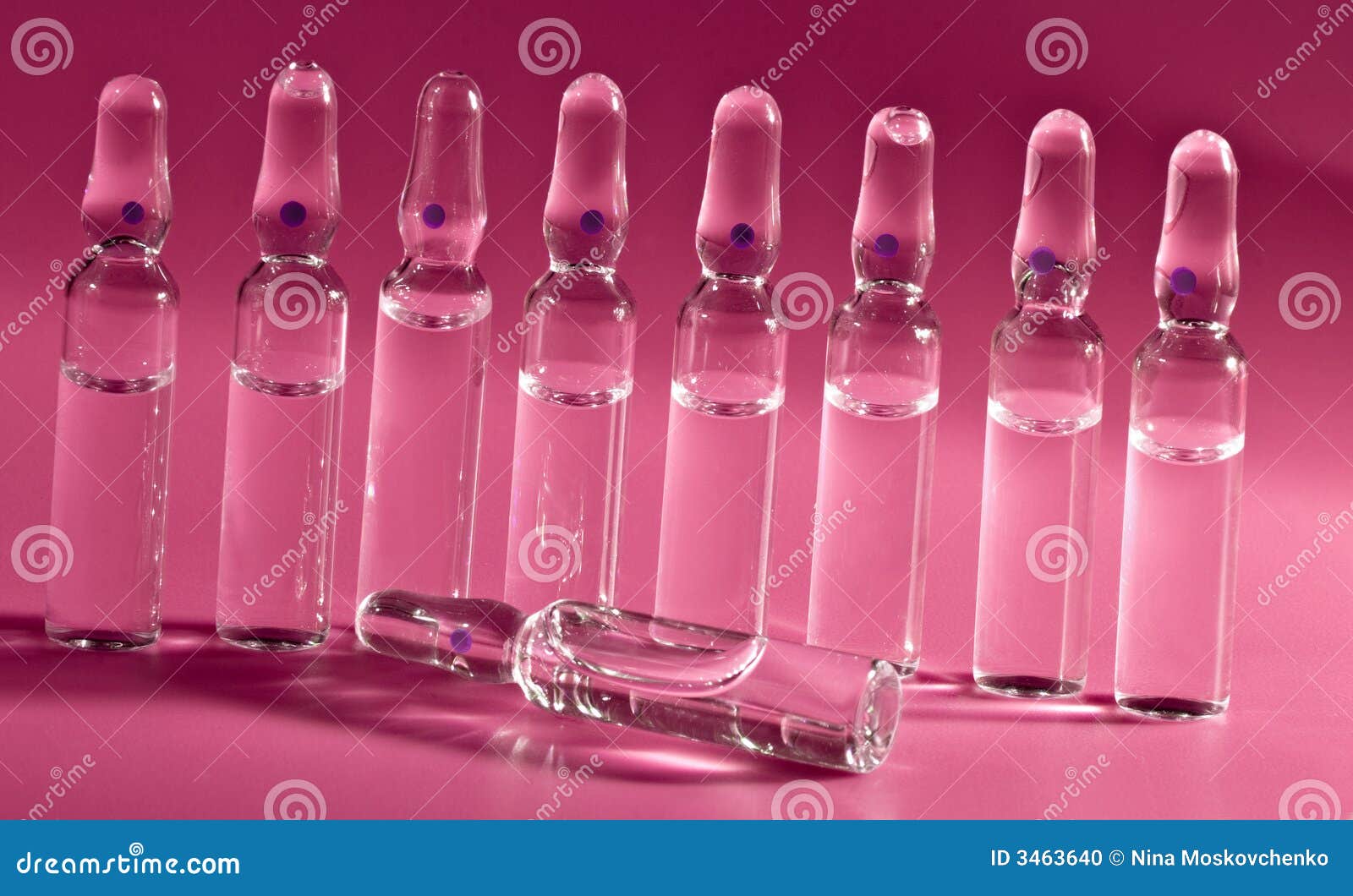 пинк ampules стоковое фото. изображение насчитывающей загерметизировано