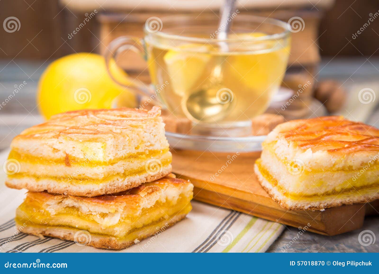 Лимонный пирог и чай