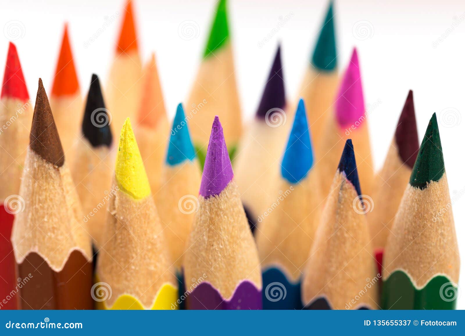 Покрасьте для того чтобы заточить карандаши. Цвет точит карандаши, закрывает вверх