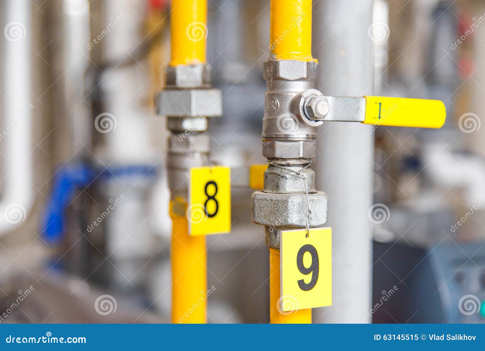 Газовый вентиль на трубопроводе