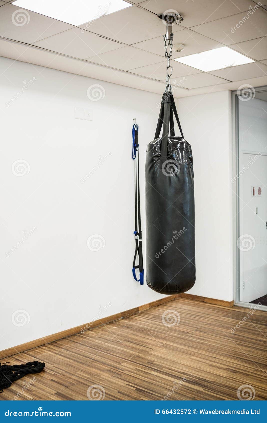 Боксерская груша в частном доме