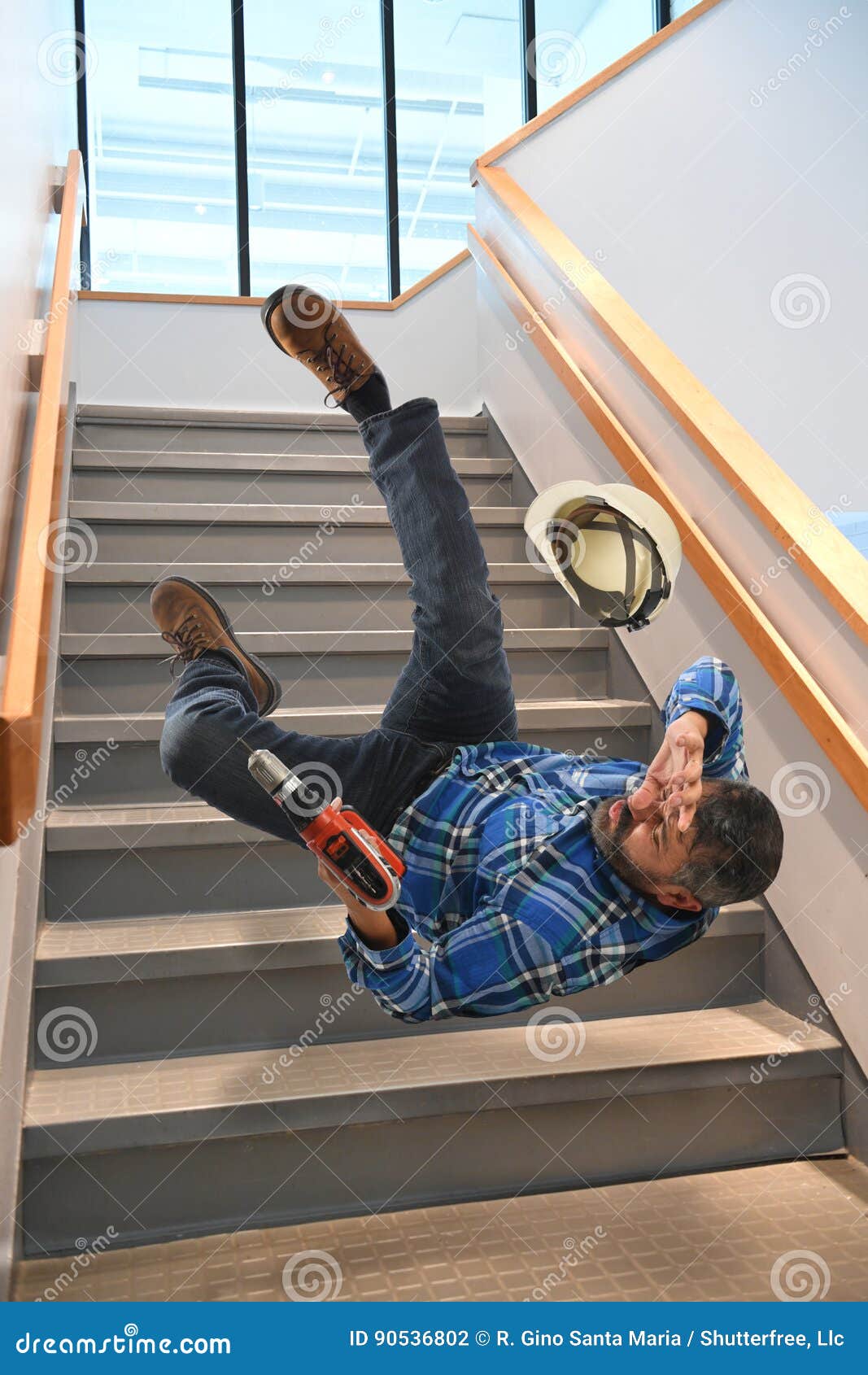 Какие травмы бывают при падении с лестницы - 85 фото