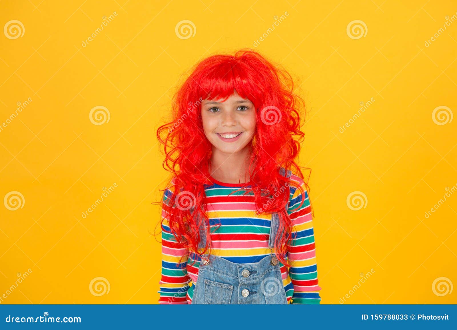 Злой мальчик в рыжем парике