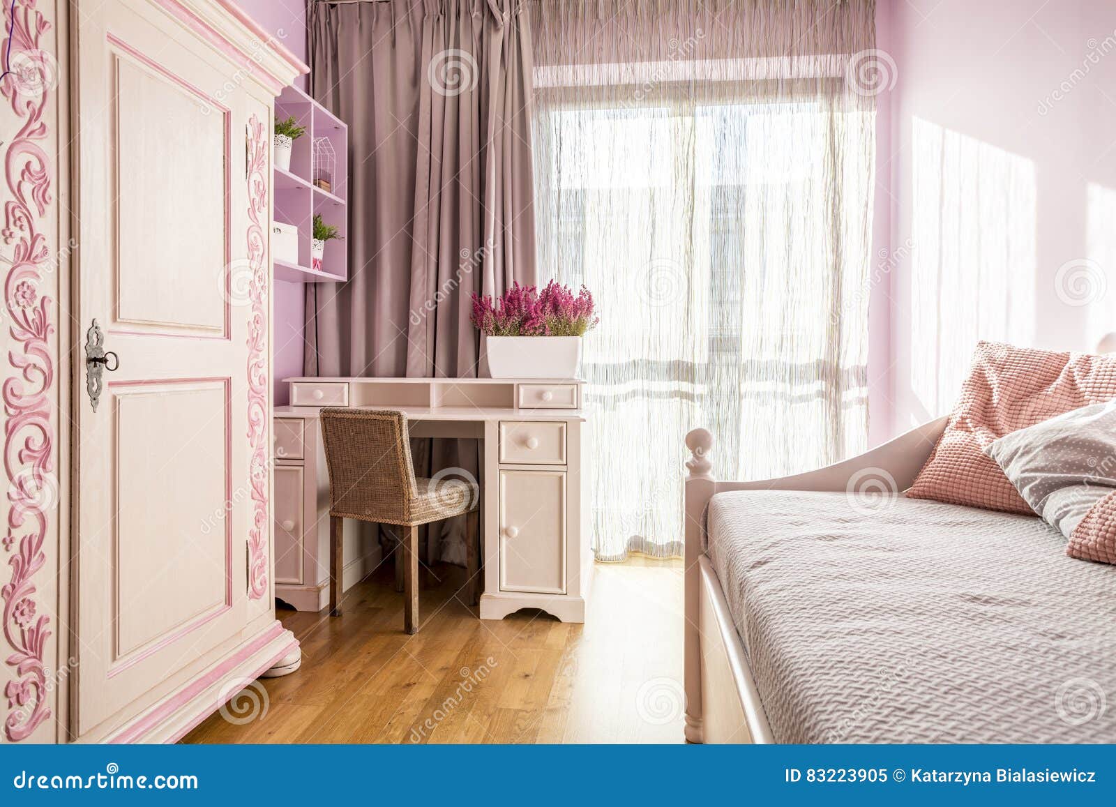 Розовая комната для девушки Стоковое Изображение - изображение .