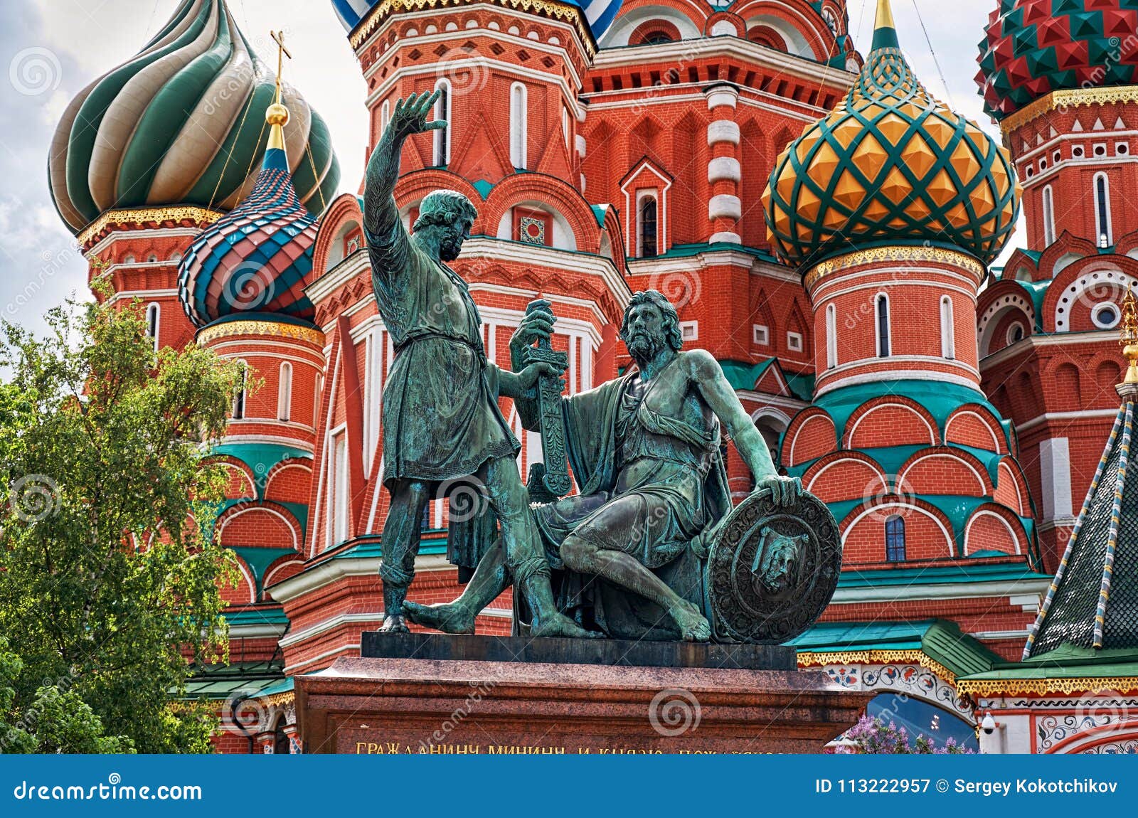 минин и пожарский в москве