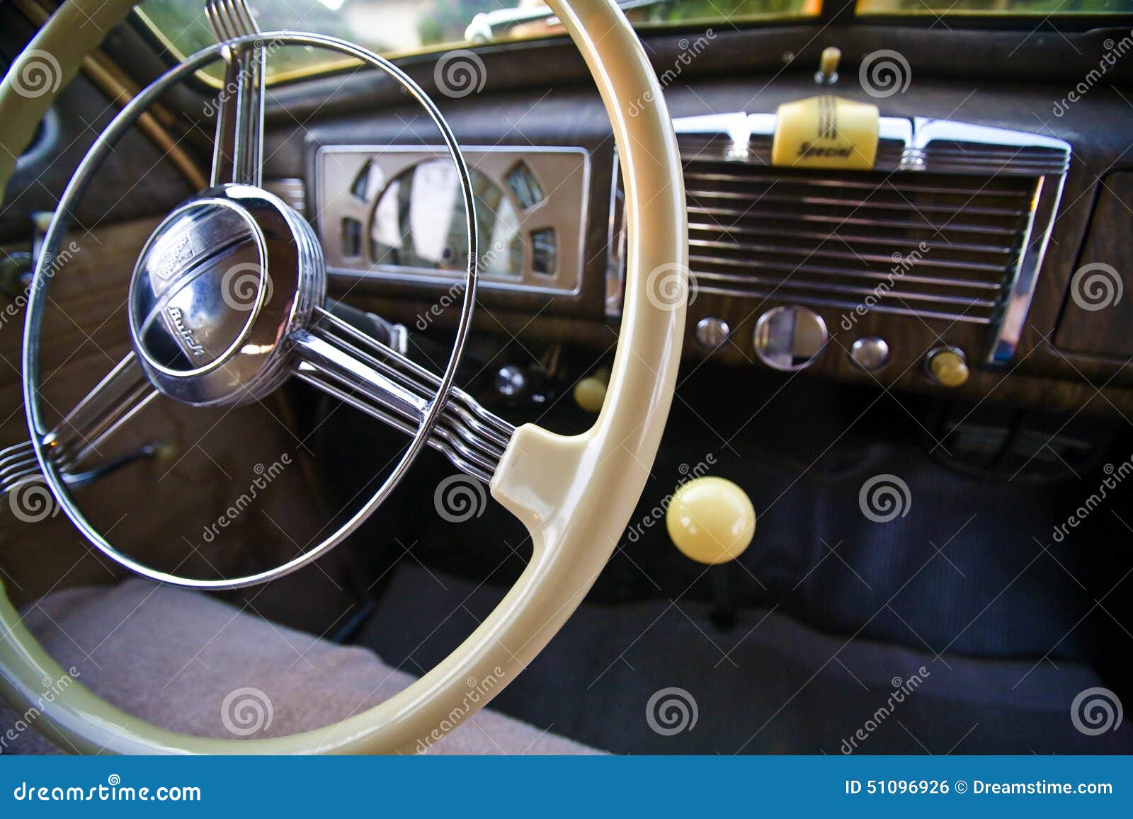 Рулевое колесо и приборная панель, классическое Buick