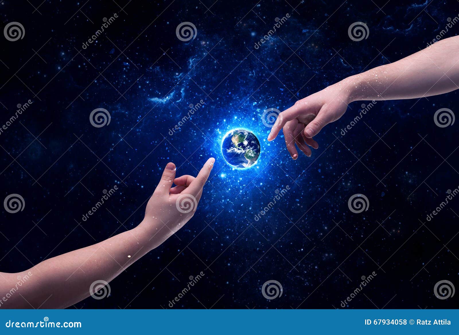 Руки держат космос