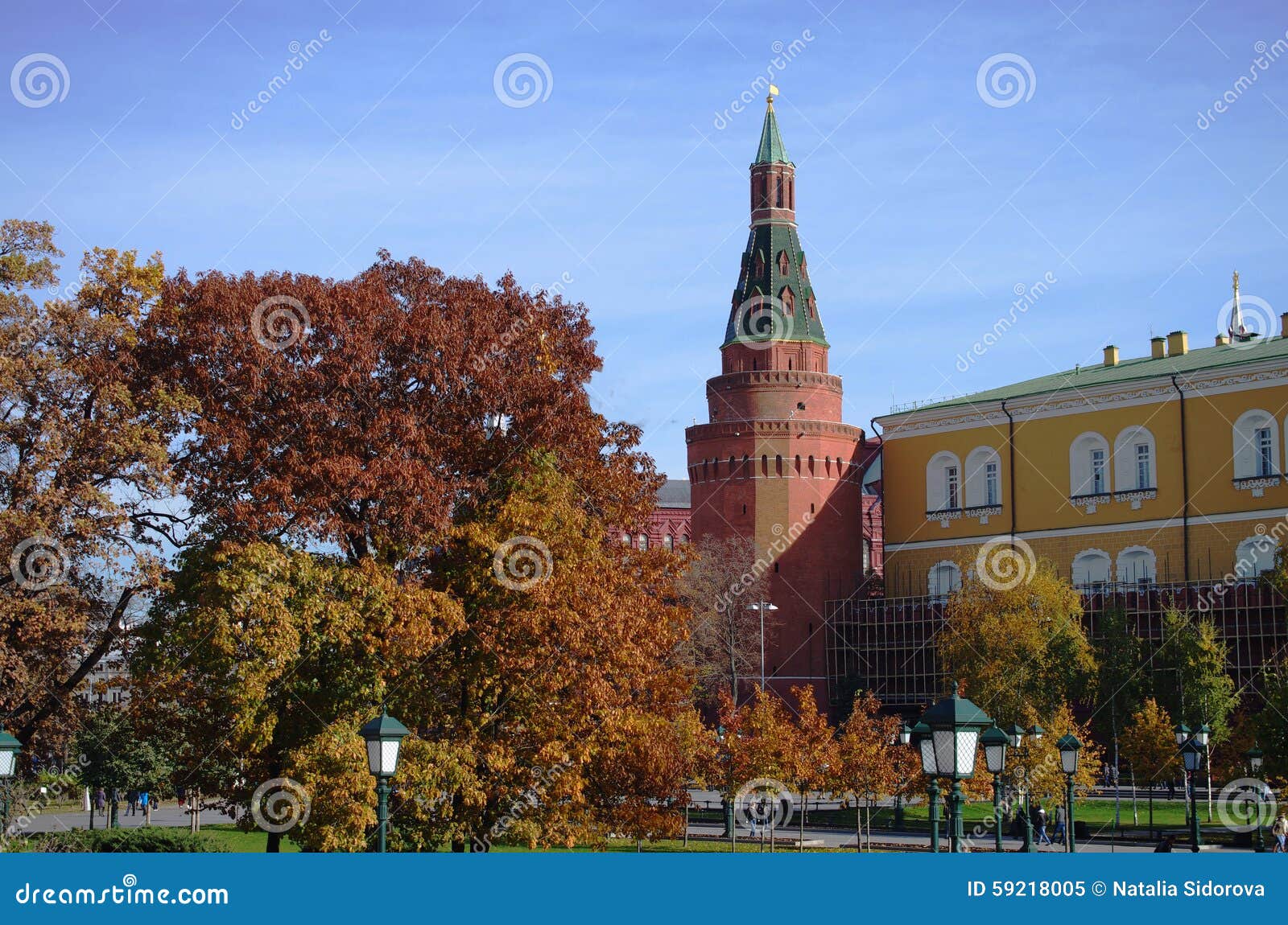 Осень в Александровском саду Москва фото сейчас 2021