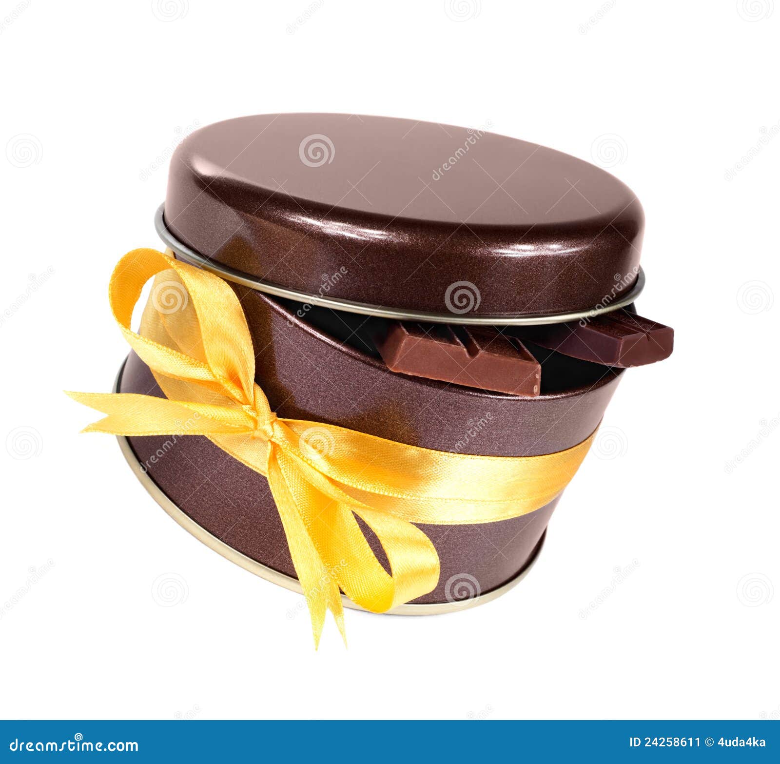 связанная тесемка шоколада коробки штанг. белизна коробки штанг изолированная шоколадом связанная тесемкой