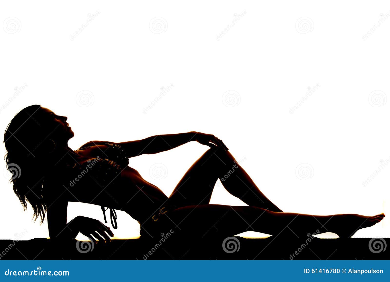 Девушка лежит на животе рисунок силуэт