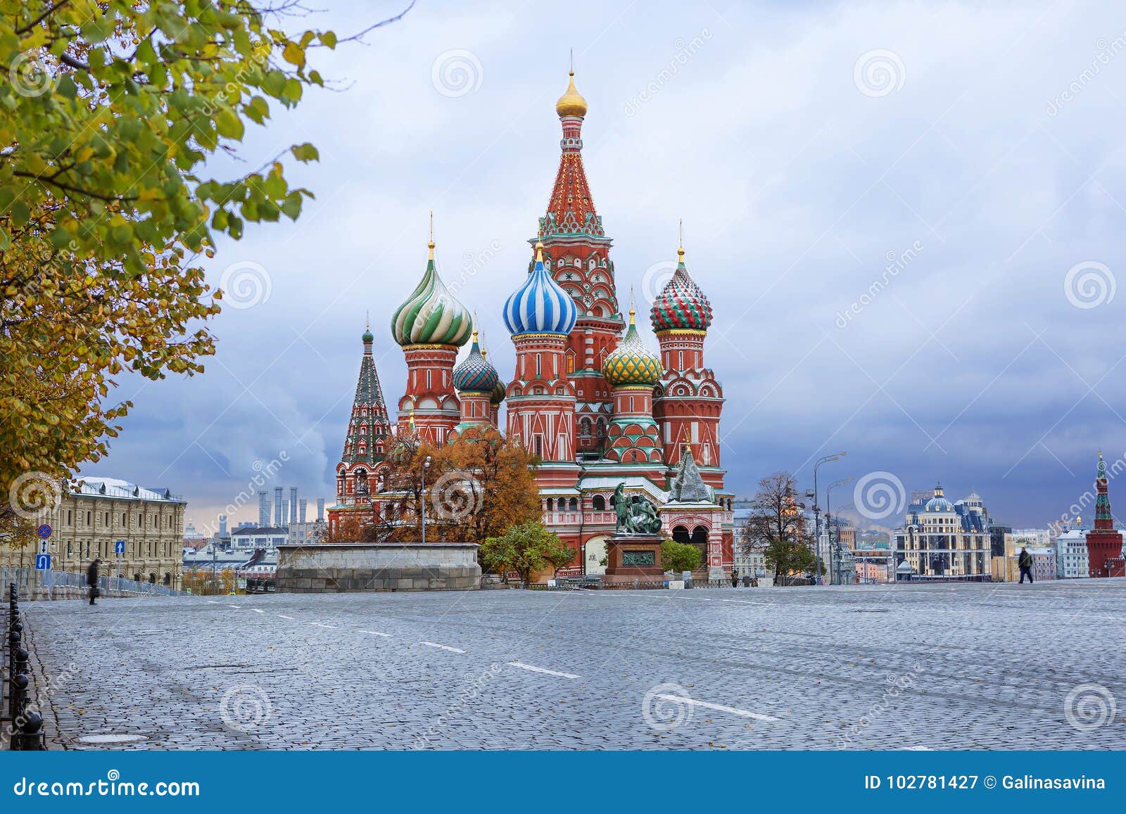 Красно-белый Покрова на рву