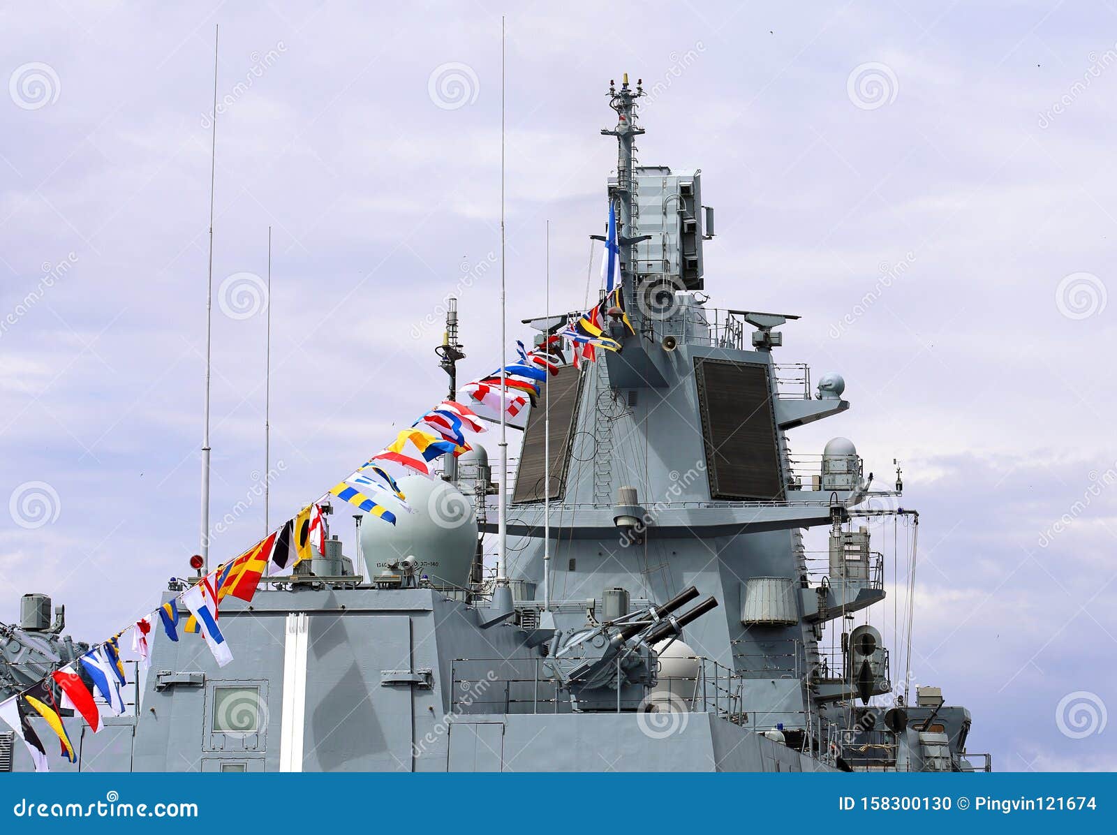 Современный военный корабль ВМФ России, вид с корма корабля ...