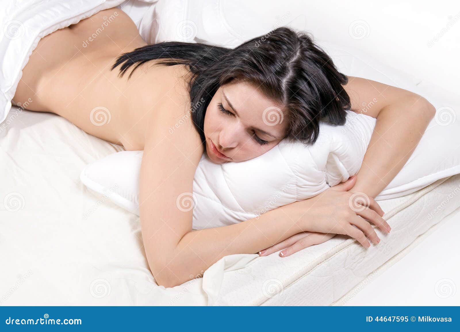женщины спят на животе фото