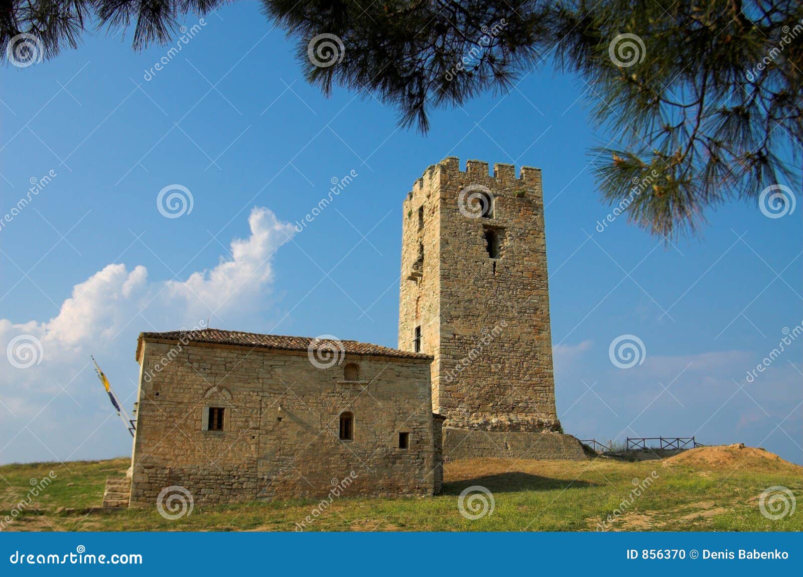 старая башня. башня nea halkidiki Греции fokea старая