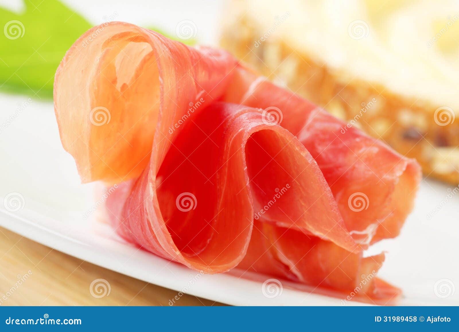 Сух-вылеченная ветчина стоковое фото. изображение насчитывающей ...