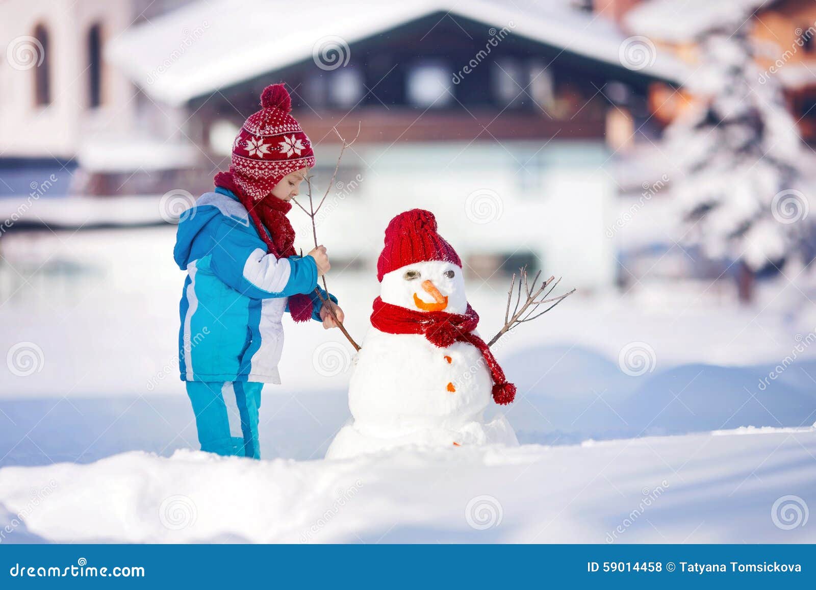 Самого стильного снеговика и очаровательную снежную бабу ждут в зоопарке