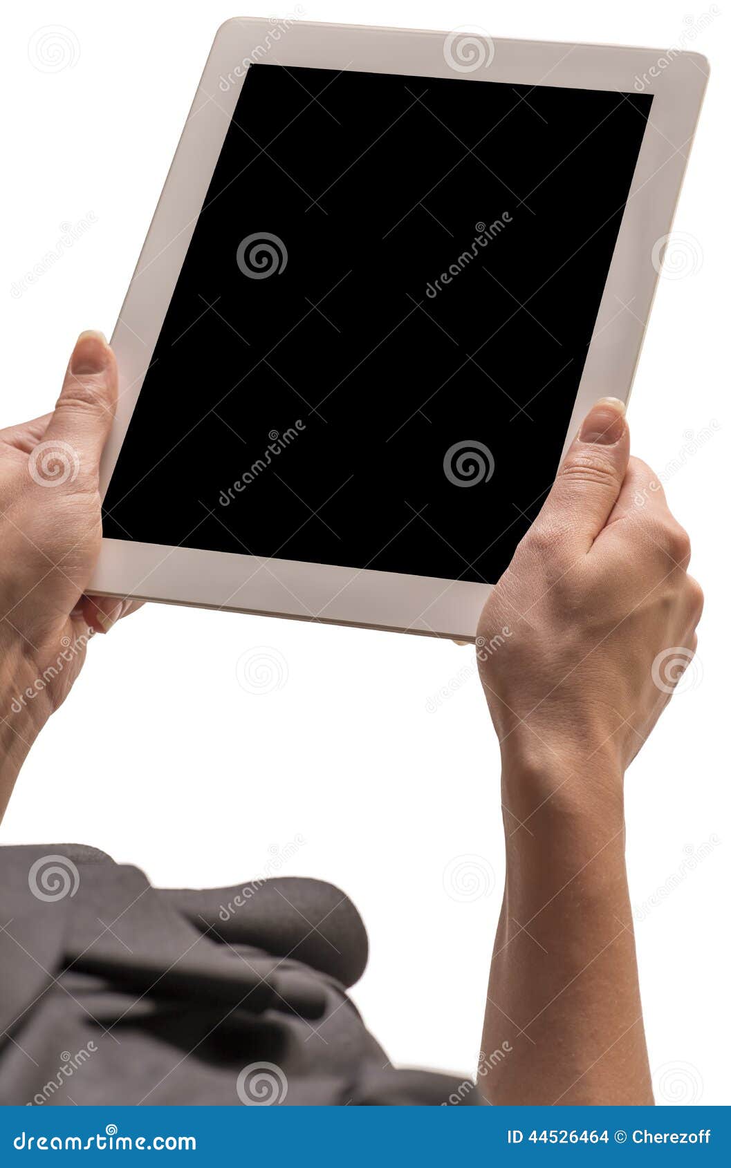 Таблетка владением рук женщины с пустым экраном белизна изолированная предпосылкой