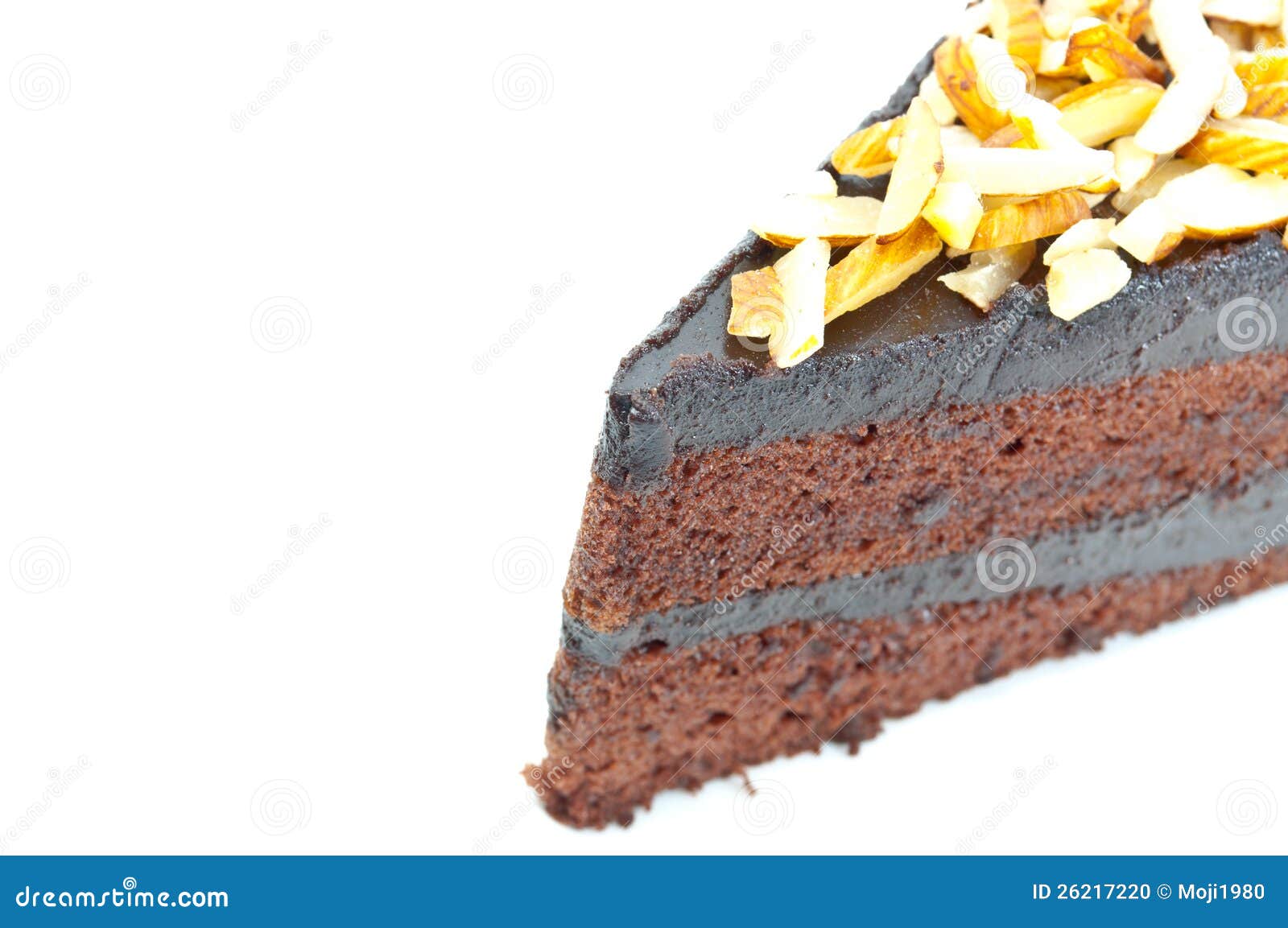 Торт шоколада. Торт шоколада и брызгает с миндалинами на белой предпосылке
