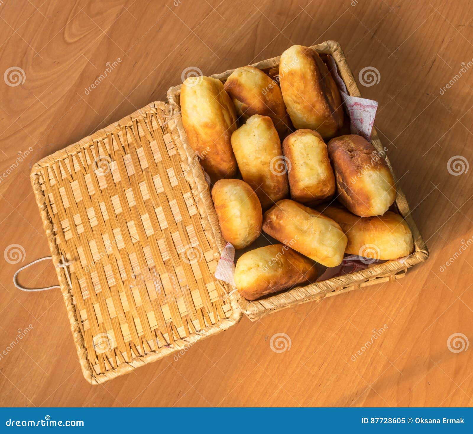 Короб с пирожками