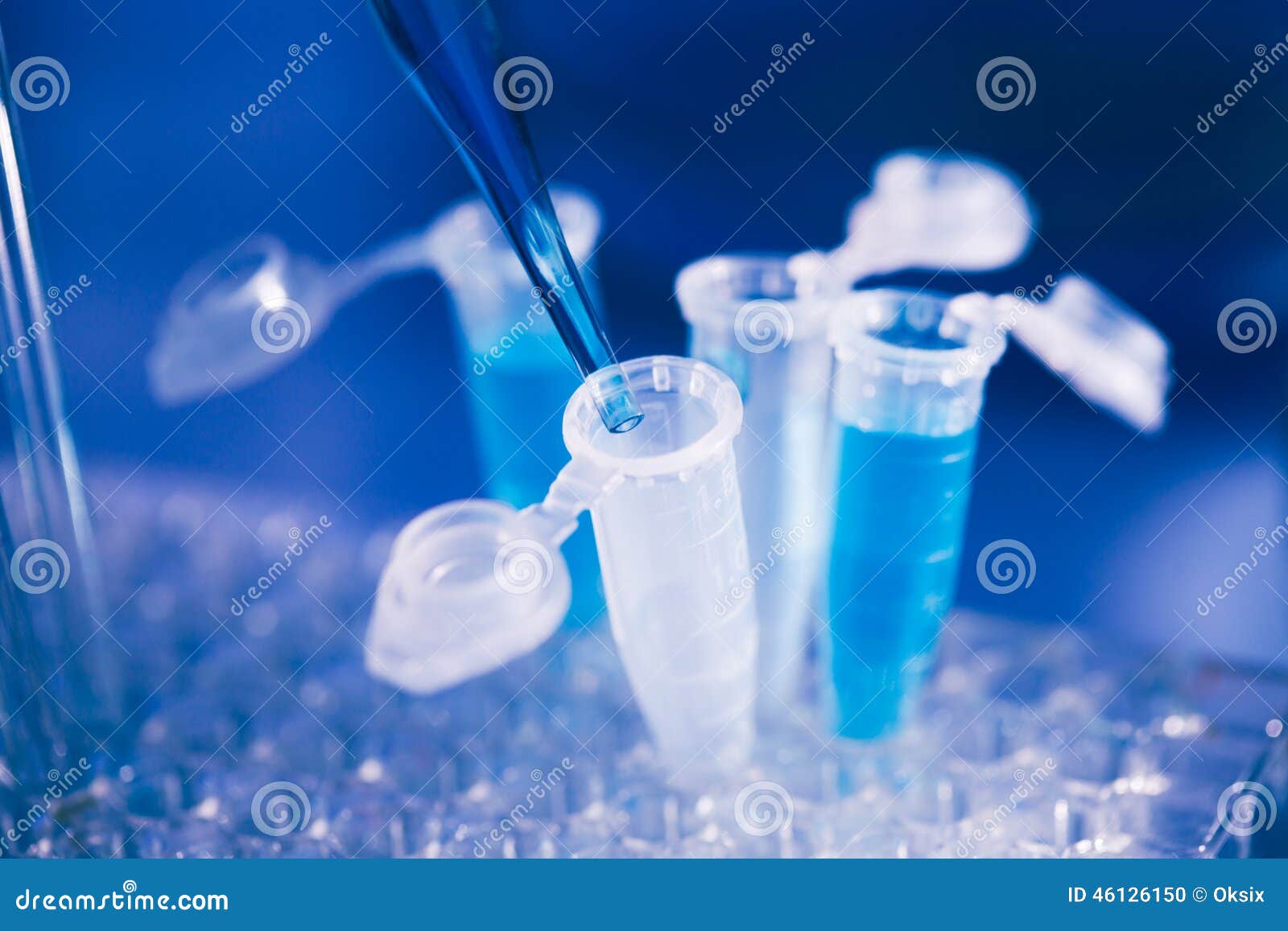 Трубки Eppendorf стоковое фото. изображение насчитывающей микстура