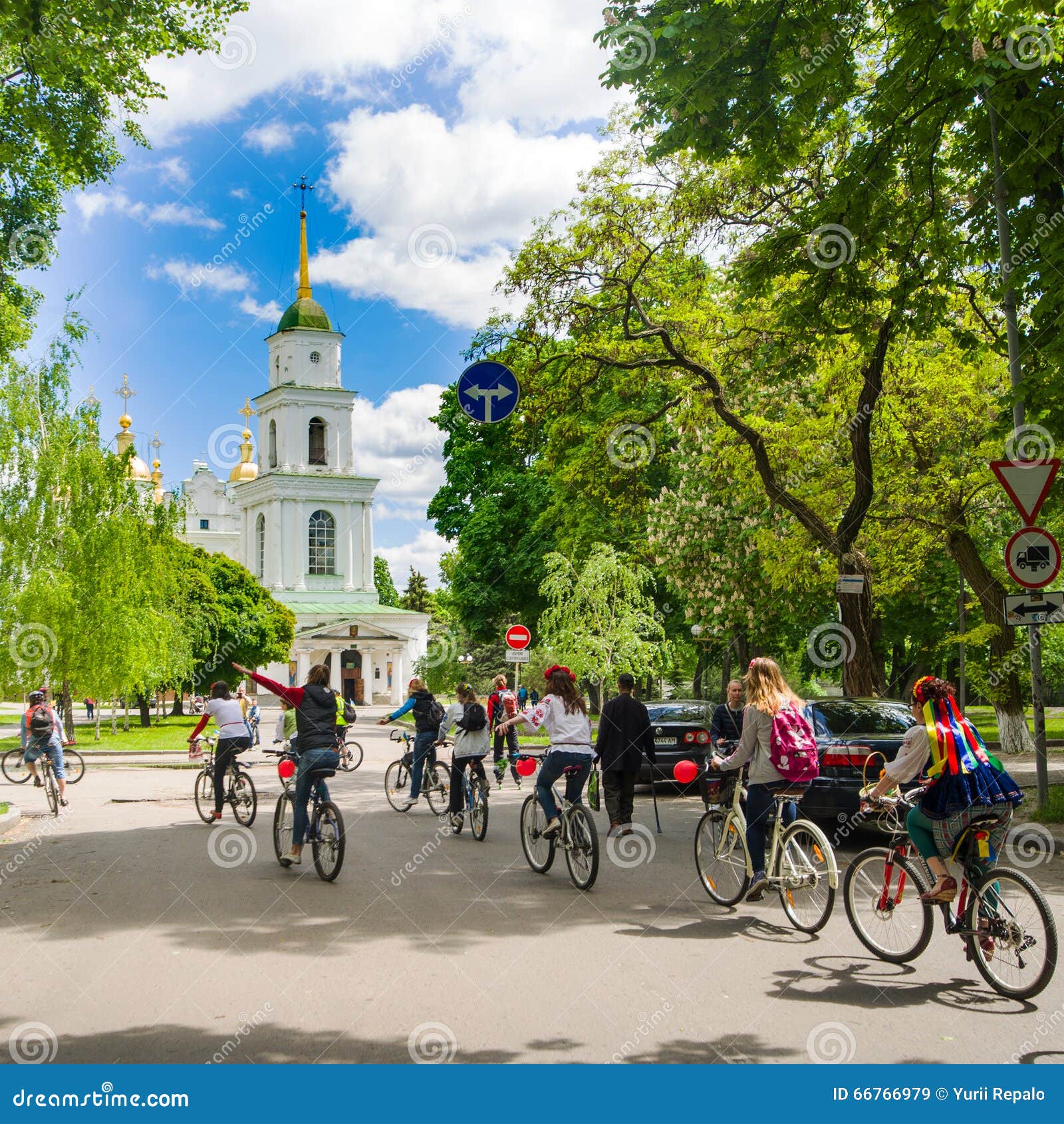 Украина poltava Весна 2015 Women' езда велосипеда s в Полтаве