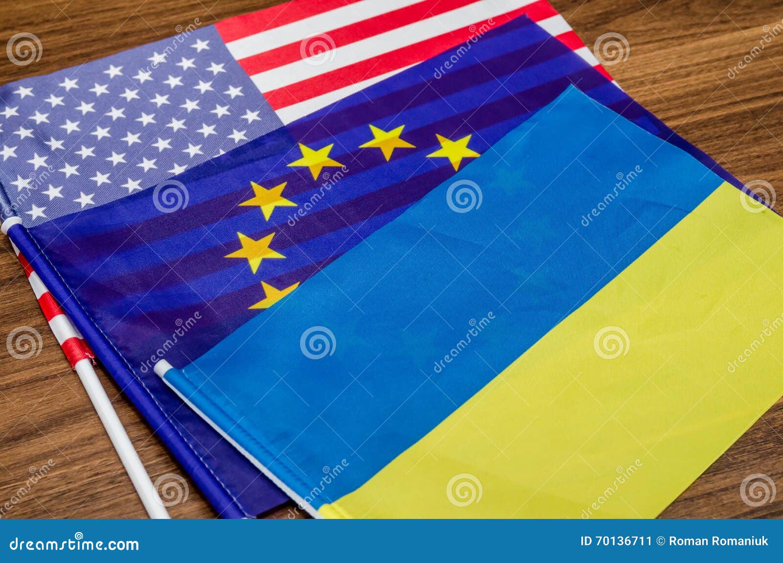 флаги сша в киеве