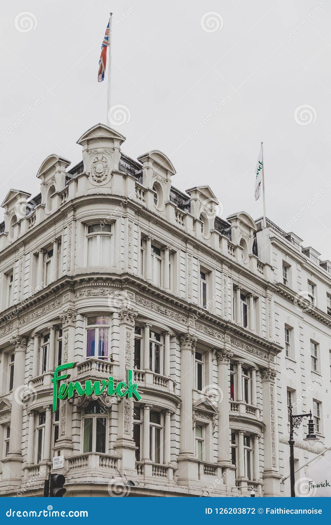 Фасад универмага Fenwick в центре города Лондона Редакционное Фотография изображение