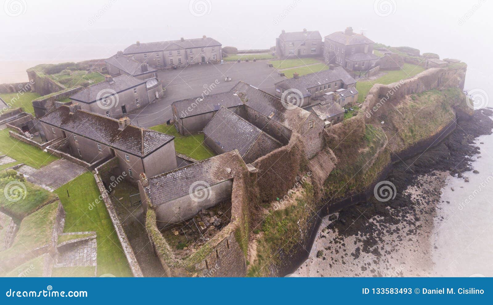 Форт Duncannon, графство Wexford Ирландия. вид с воздуха Туманный день на форте Duncannon, графство Wexford Ирландия