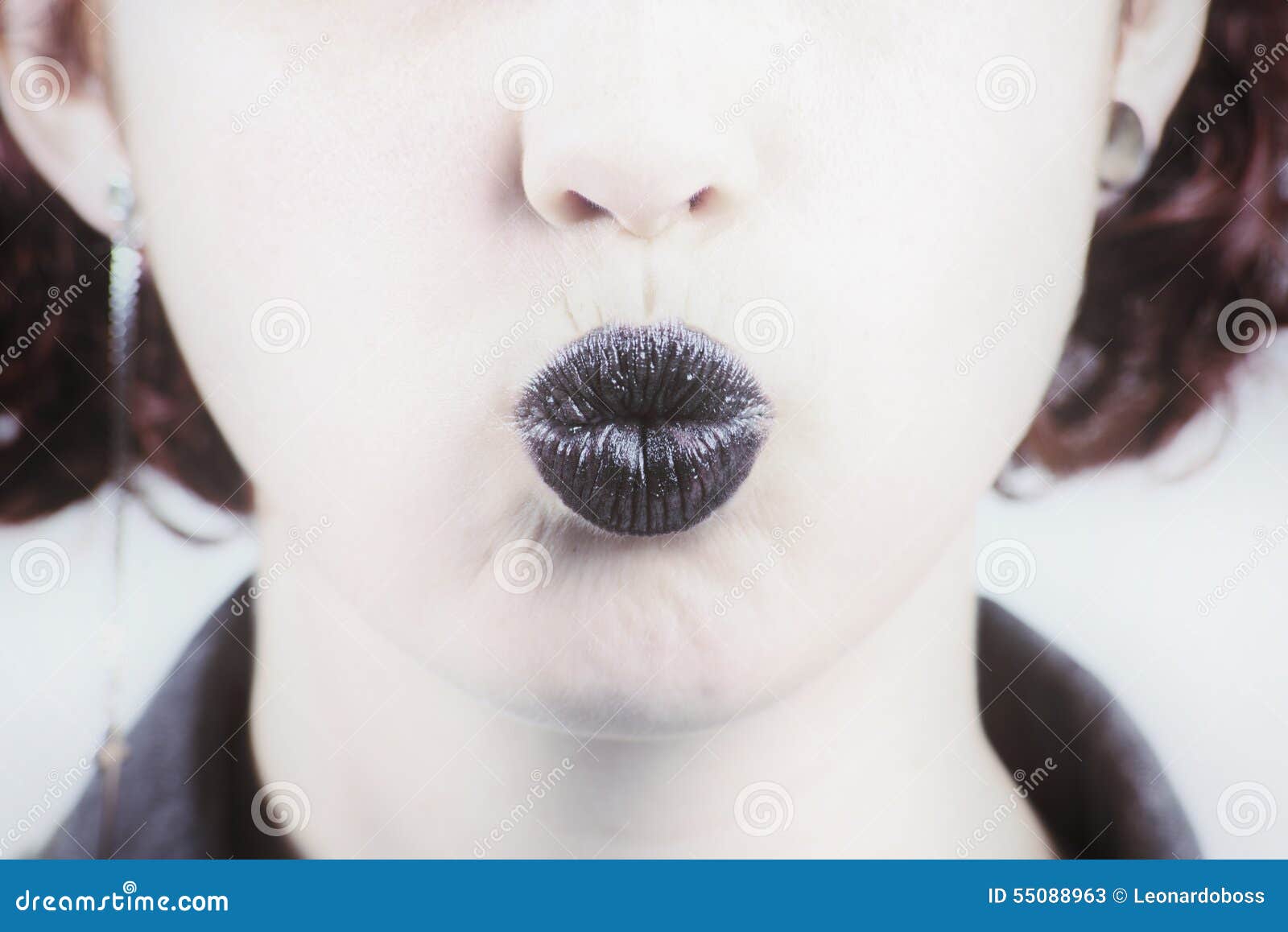 Черные губы