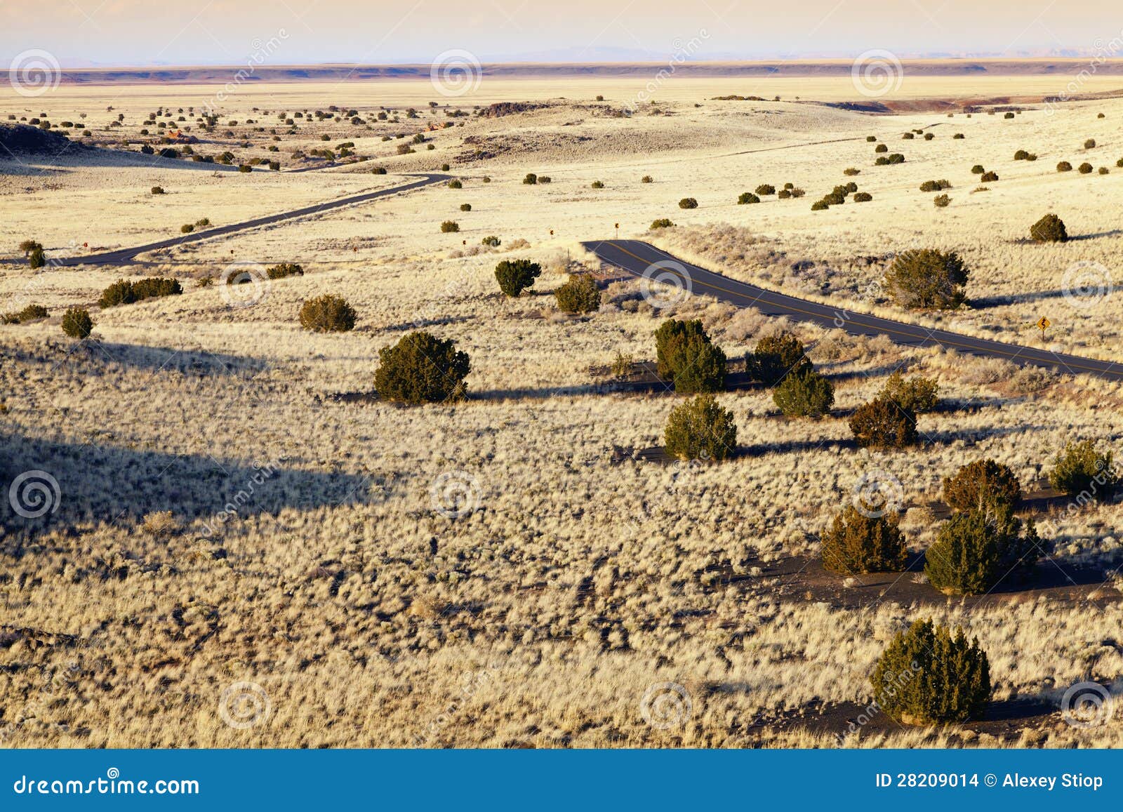Хайвей пустыни. Сиротливый хайвей пустыни в сельском Аризона