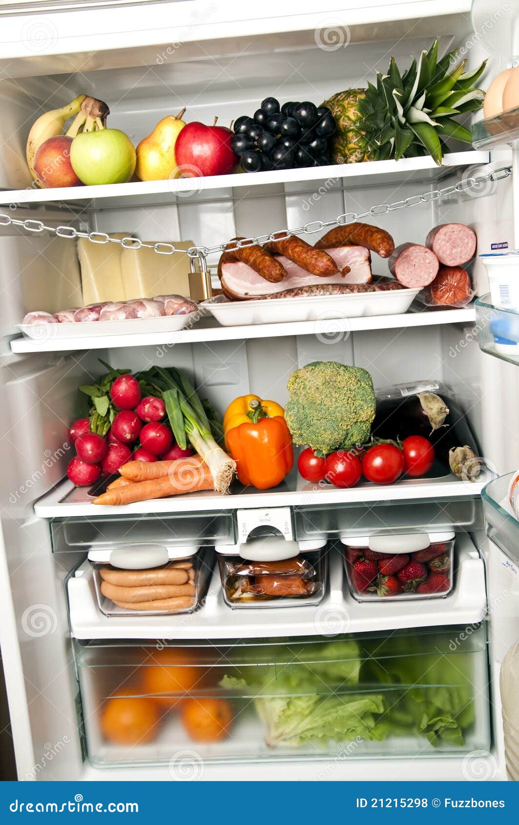 Полный холодильник мяса