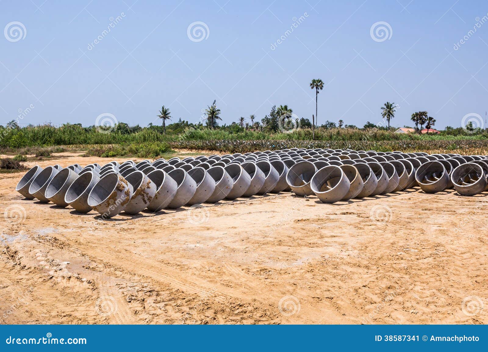 Цементные трубы или конкретная труба Стоковое Изображение - изображение ...