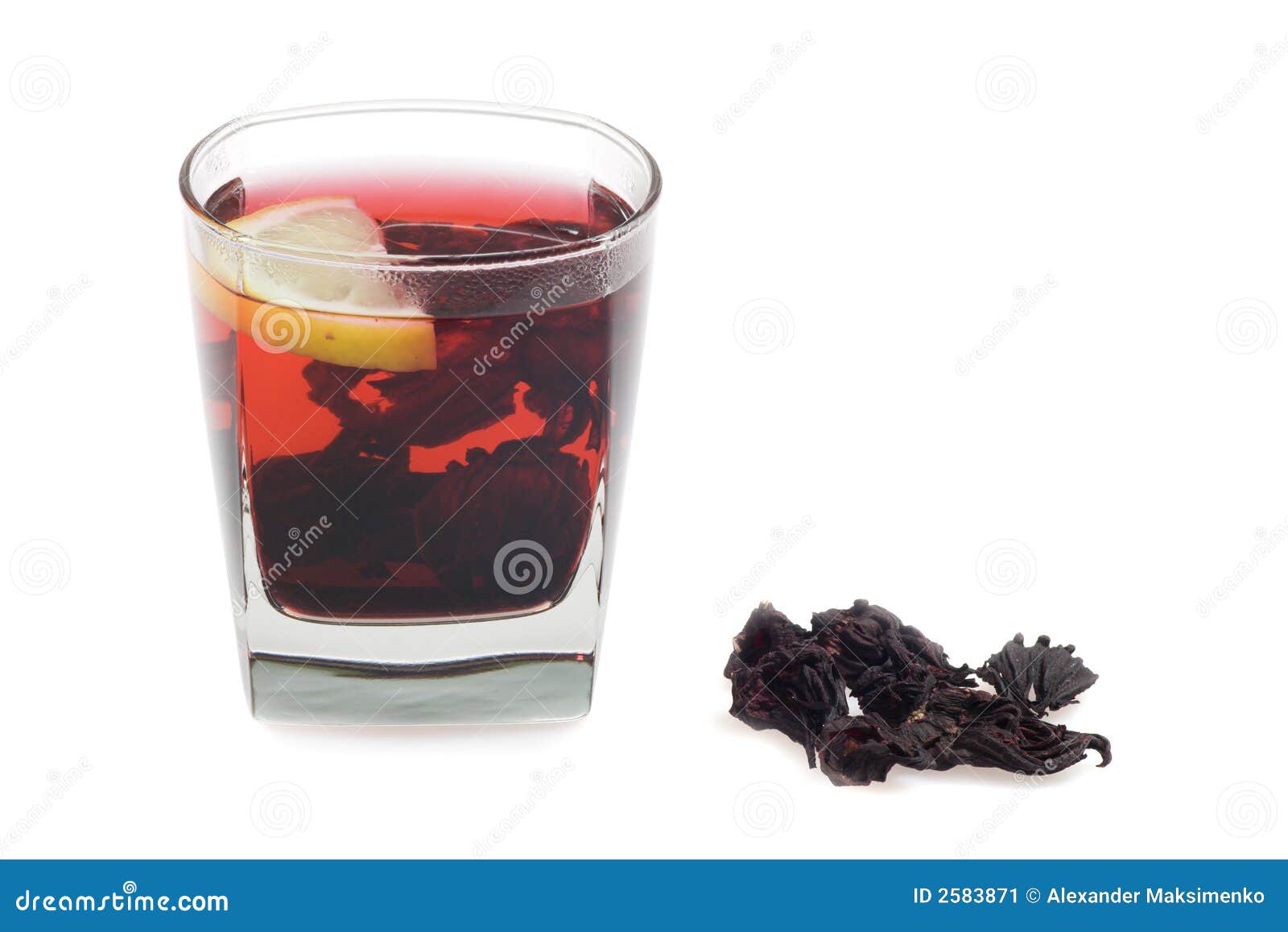 чай hibiscus. белизна чая яркого стеклянного hibiscus предпосылки горячая изолированная красная