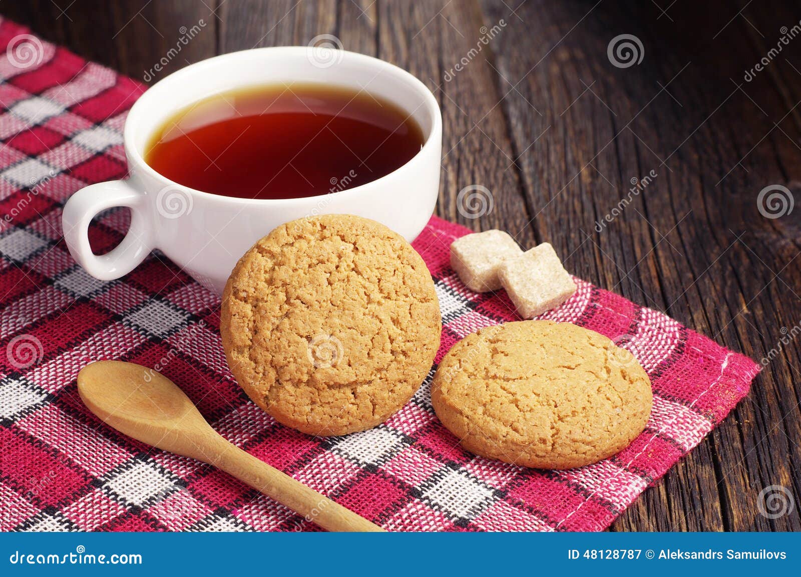Чай с овсяным печеньем