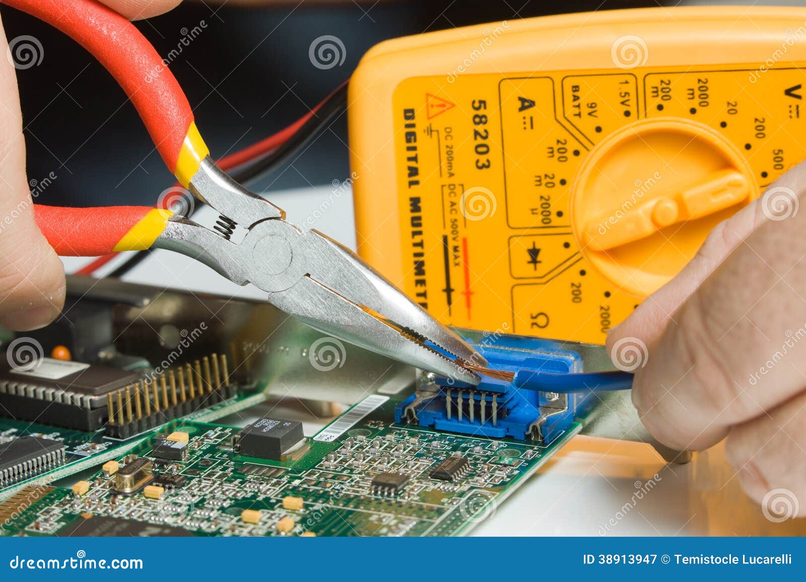 Электрик стоковое изображение. изображение насчитывающей электричество ...