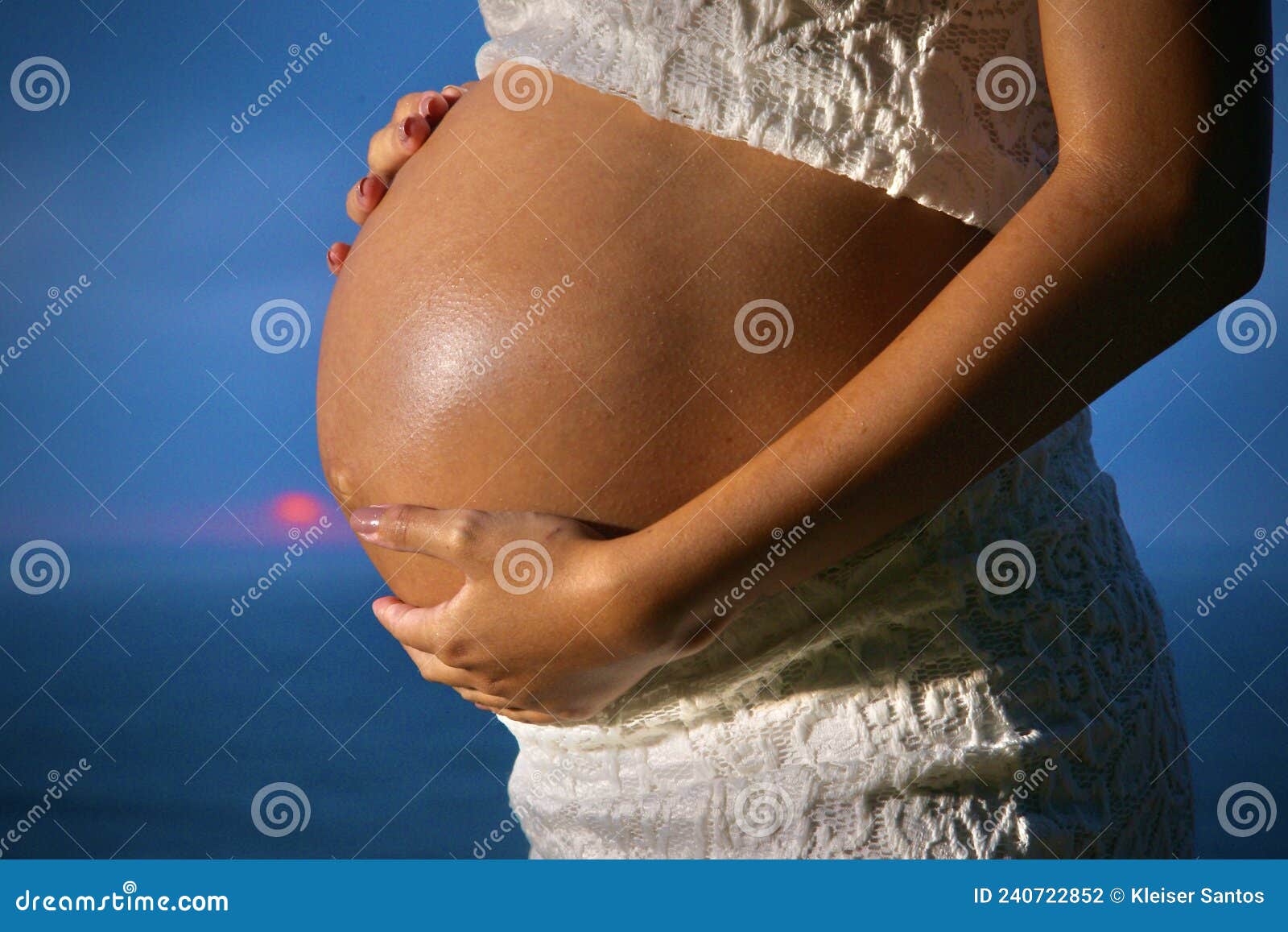 孕妇手摸肚子照片图片下载 - 觅知网