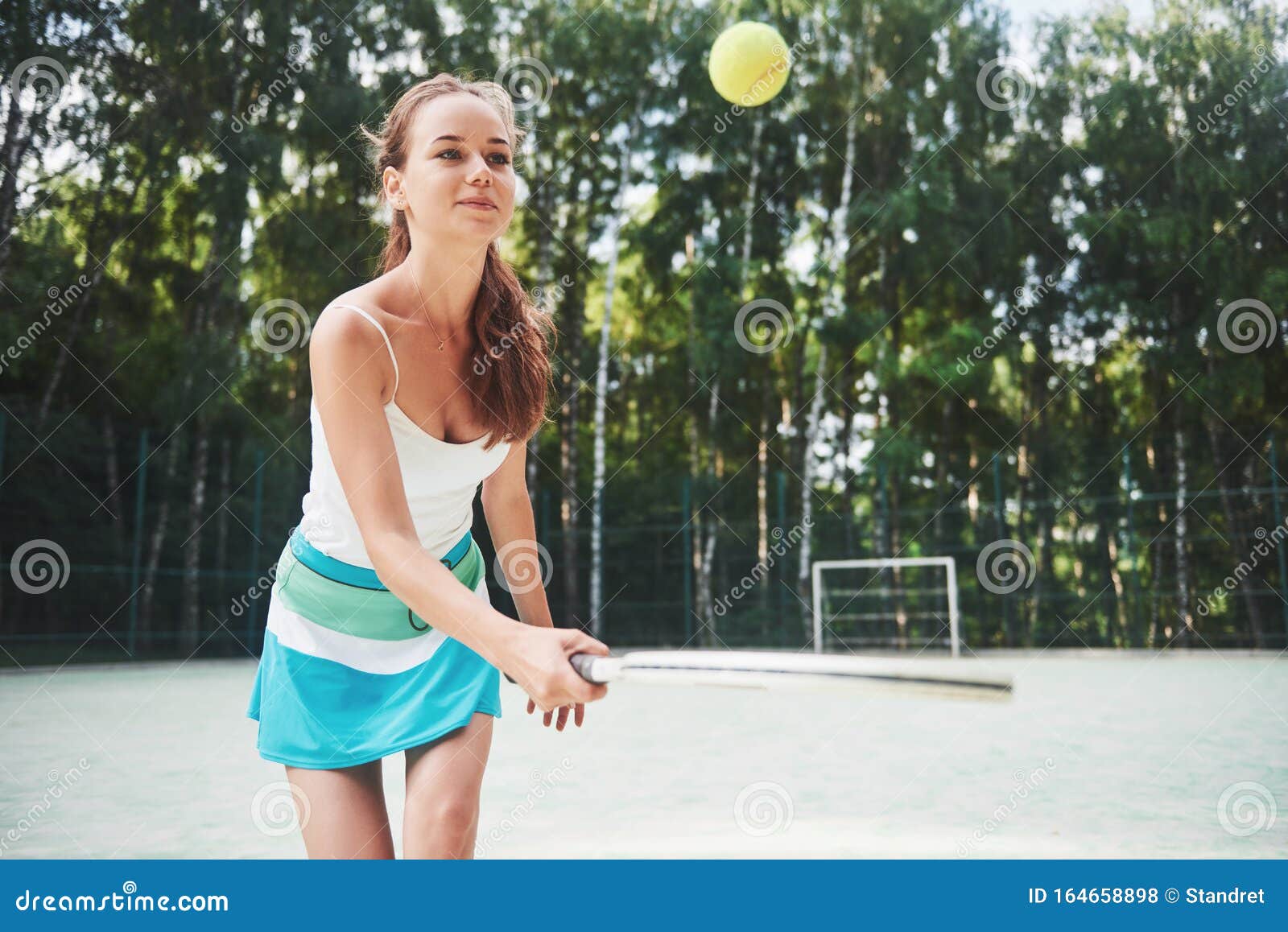 欧美网球美女图片素材高清壁纸 -桌面天下（Desktx.com）