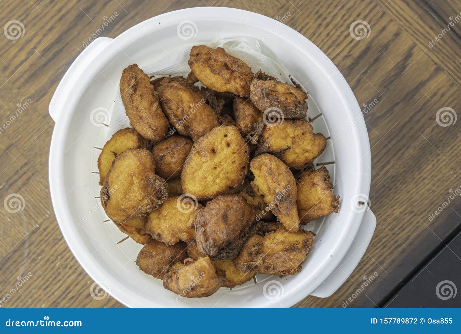 一盘尼日利亚菜汤和黄色的加里或eba 库存图片. 图片 包括有 健康, 蓝色, 布料, 五颜六色, 烘干 - 191300359