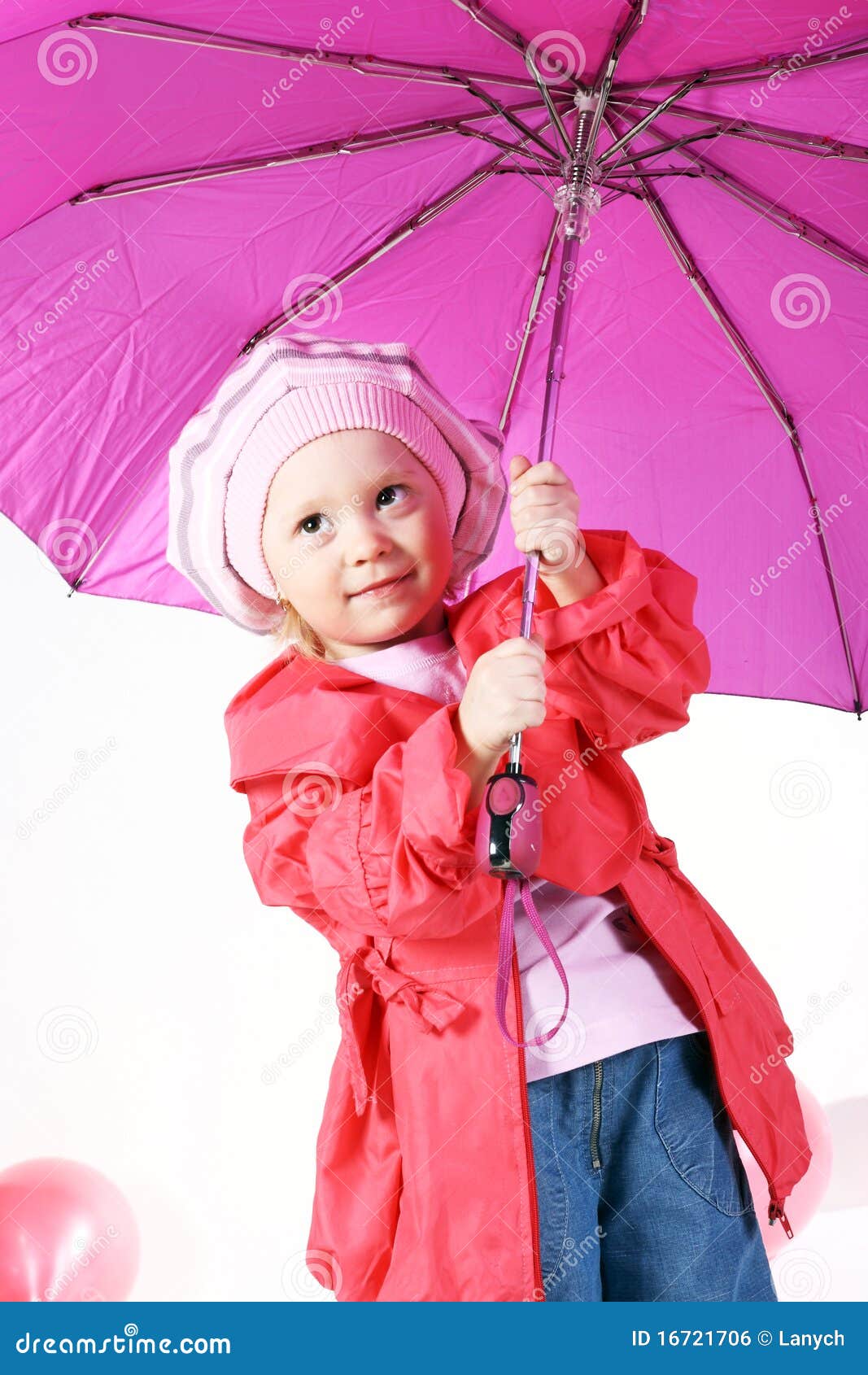 下雨天女孩蘑菇下躲雨图设计元素图片_ID:417415323-Veer图库
