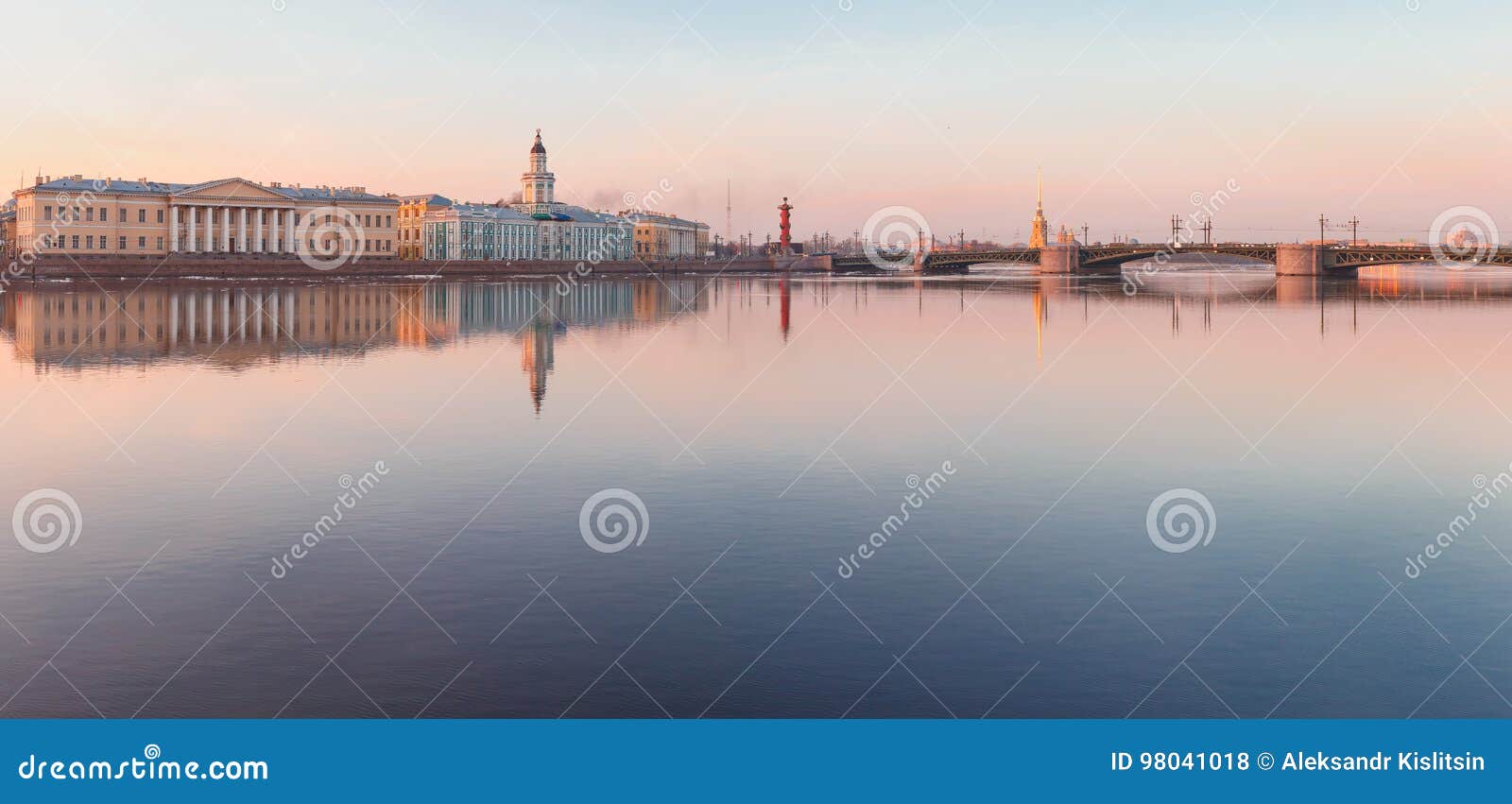 与kunstkamera的涅夫斯基风景，圣彼德堡