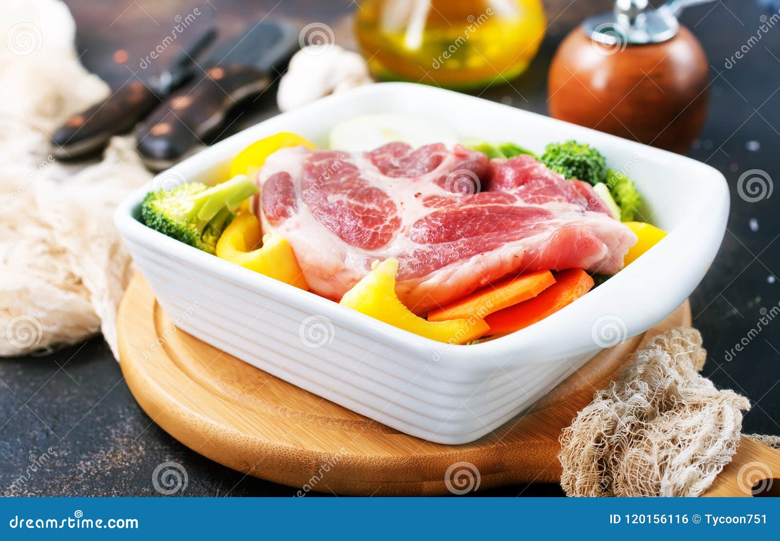 砧板上的生菜与五花肉47112_蔬菜/肉_收获季节_图库壁纸_68Design