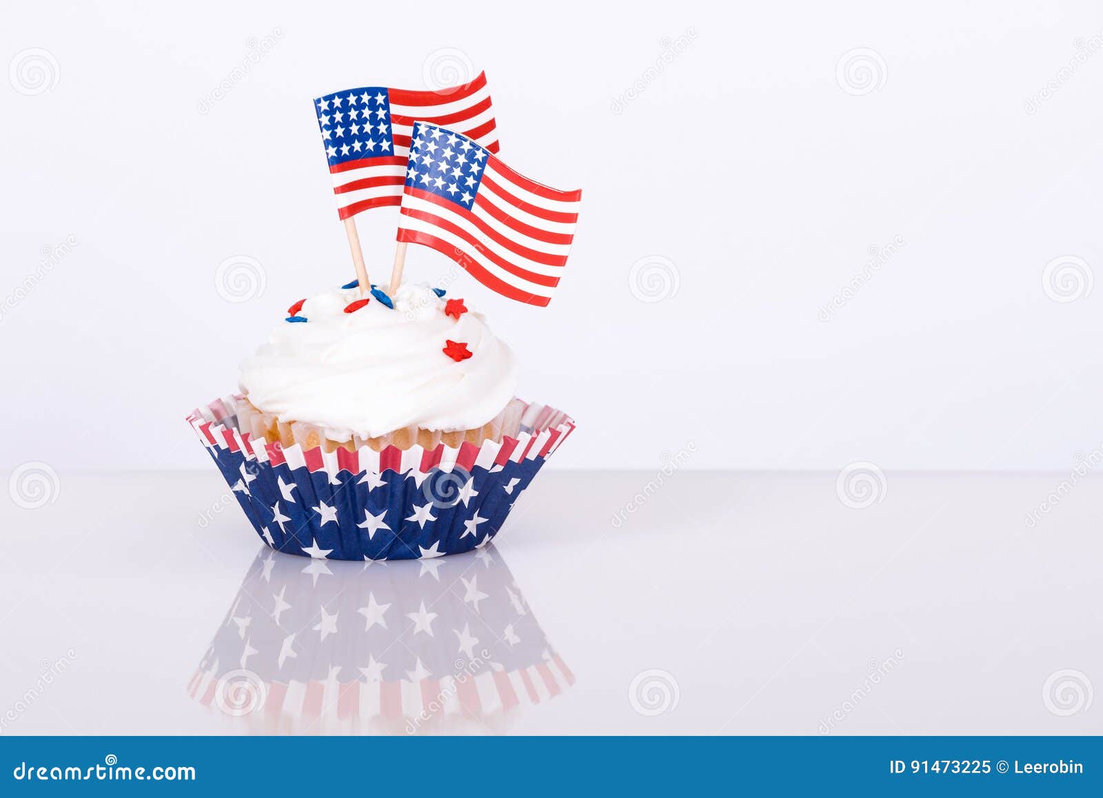 德国国旗蛋糕的做法_【图解】德国国旗蛋糕怎么做如何做好吃_德国国旗蛋糕家常做法大全_Q猪宝宝_豆果美食
