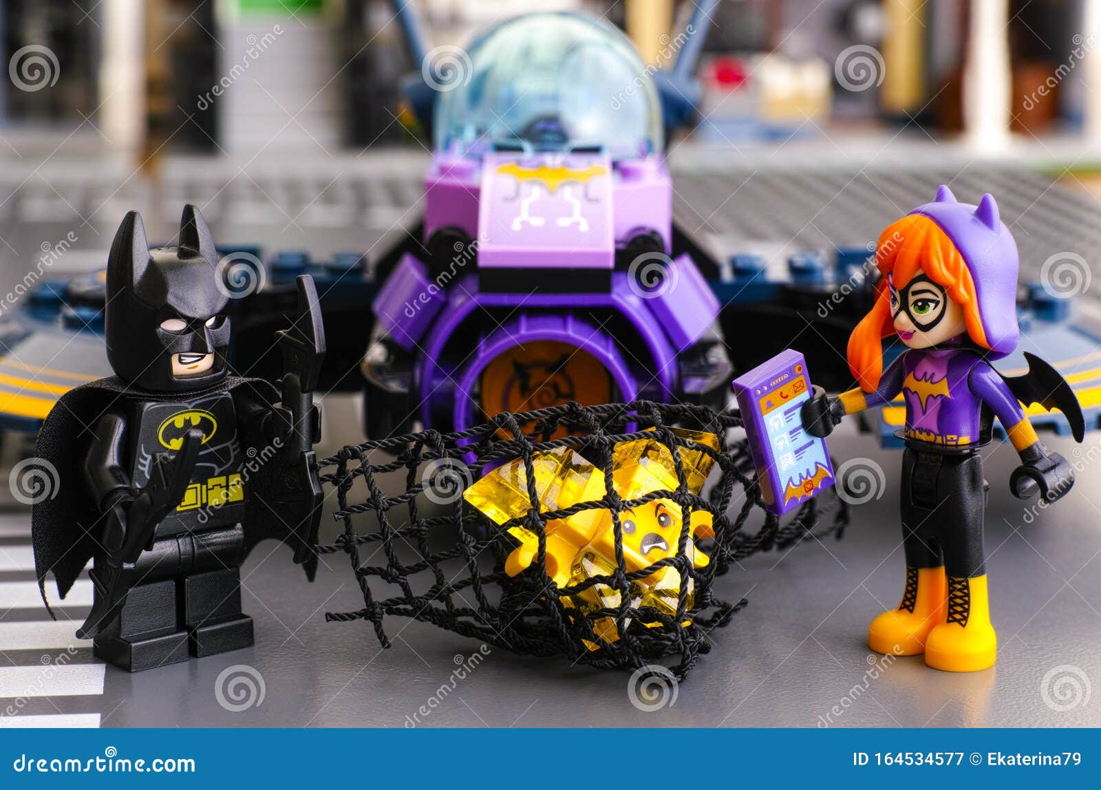 乐高蝙蝠侠和蝙蝠女 编辑类照片. 图片 包括有 男人, 社论, 蝙蝠侠, 配合, 取暖, 漫画, 玩具 - 164534721