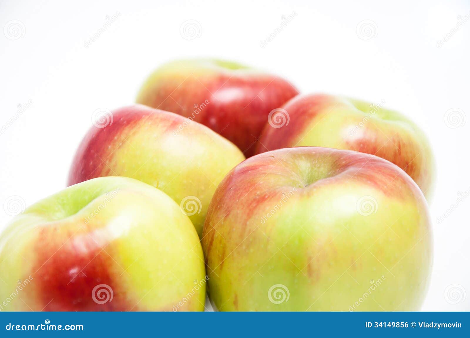 五个新鲜的苹果
