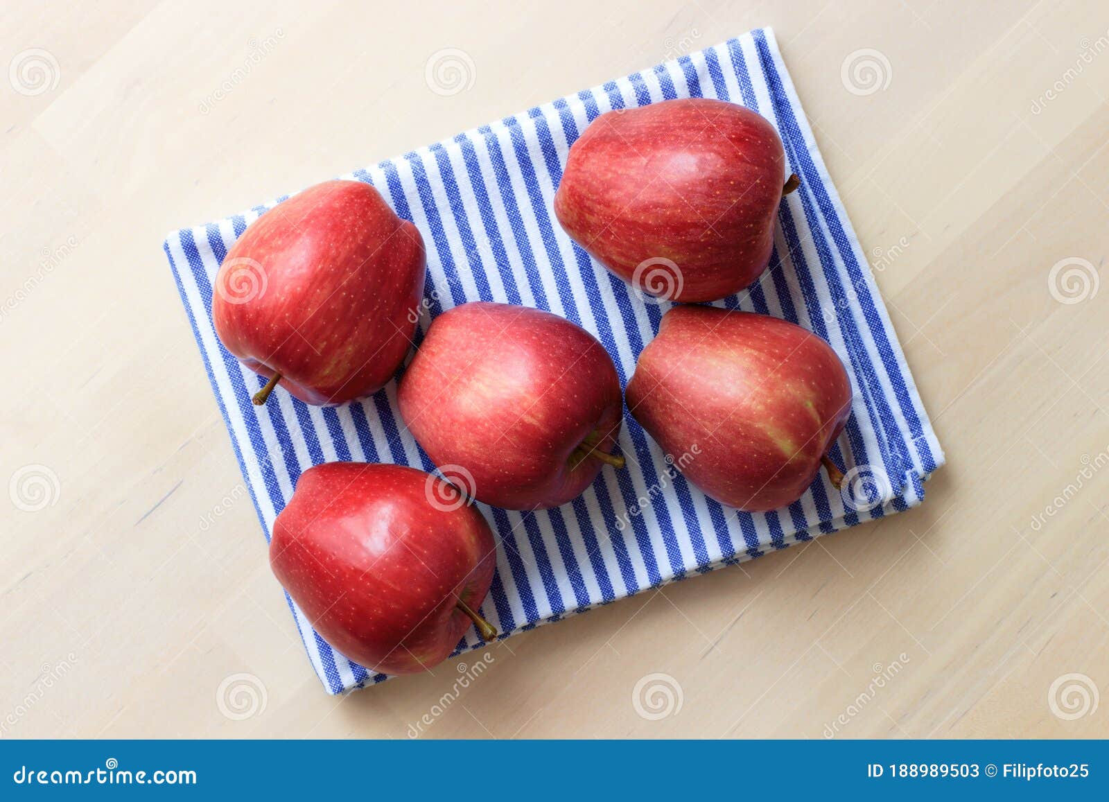 五个苹果 库存图片. 图片 包括有 食物, 新鲜, 鲜美, 空白, 成熟, 水多, 果子, 影子, 下落 - 26589415