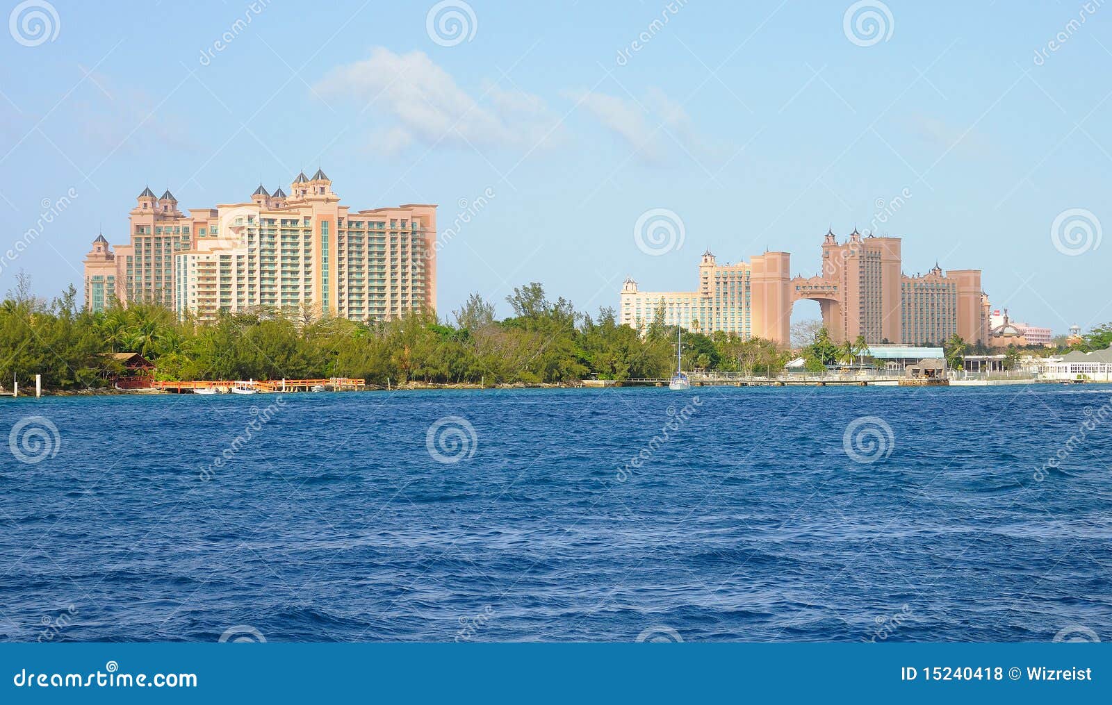 亚特兰提斯度假胜地巴哈马群岛建筑 图库摄影片. 图片 包括有 庄严, 皇家, 蓝色, 粉红色, 手段, 时数 - 226528727