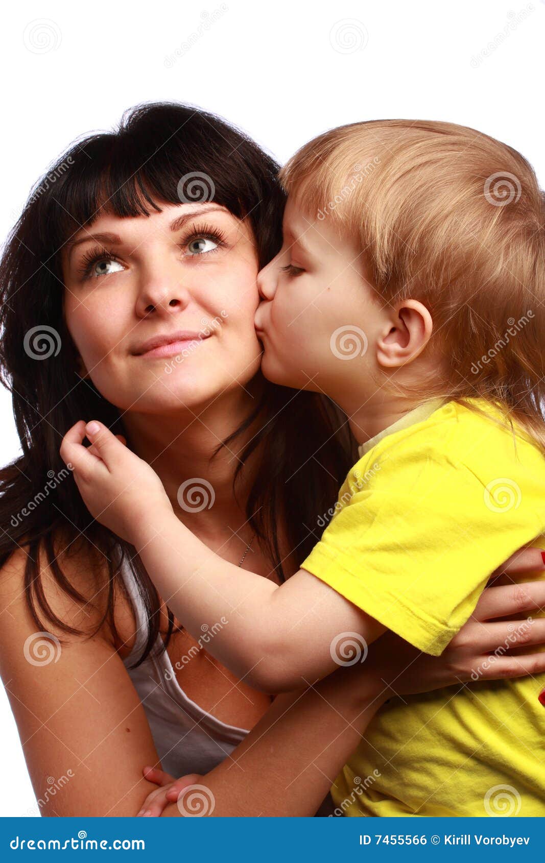 亲吻母亲的女儿 库存图片. 图片 包括有 少年, 妈咪, 富感情的, 面颊, 时髦, 人们, 亲吻, 妈妈 - 1283511