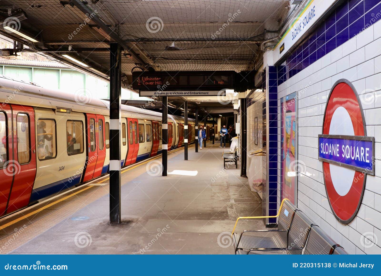 伦敦地铁志|摄影|环境/建筑摄影|安一然Roger - 原创作品 - 站酷 (ZCOOL)