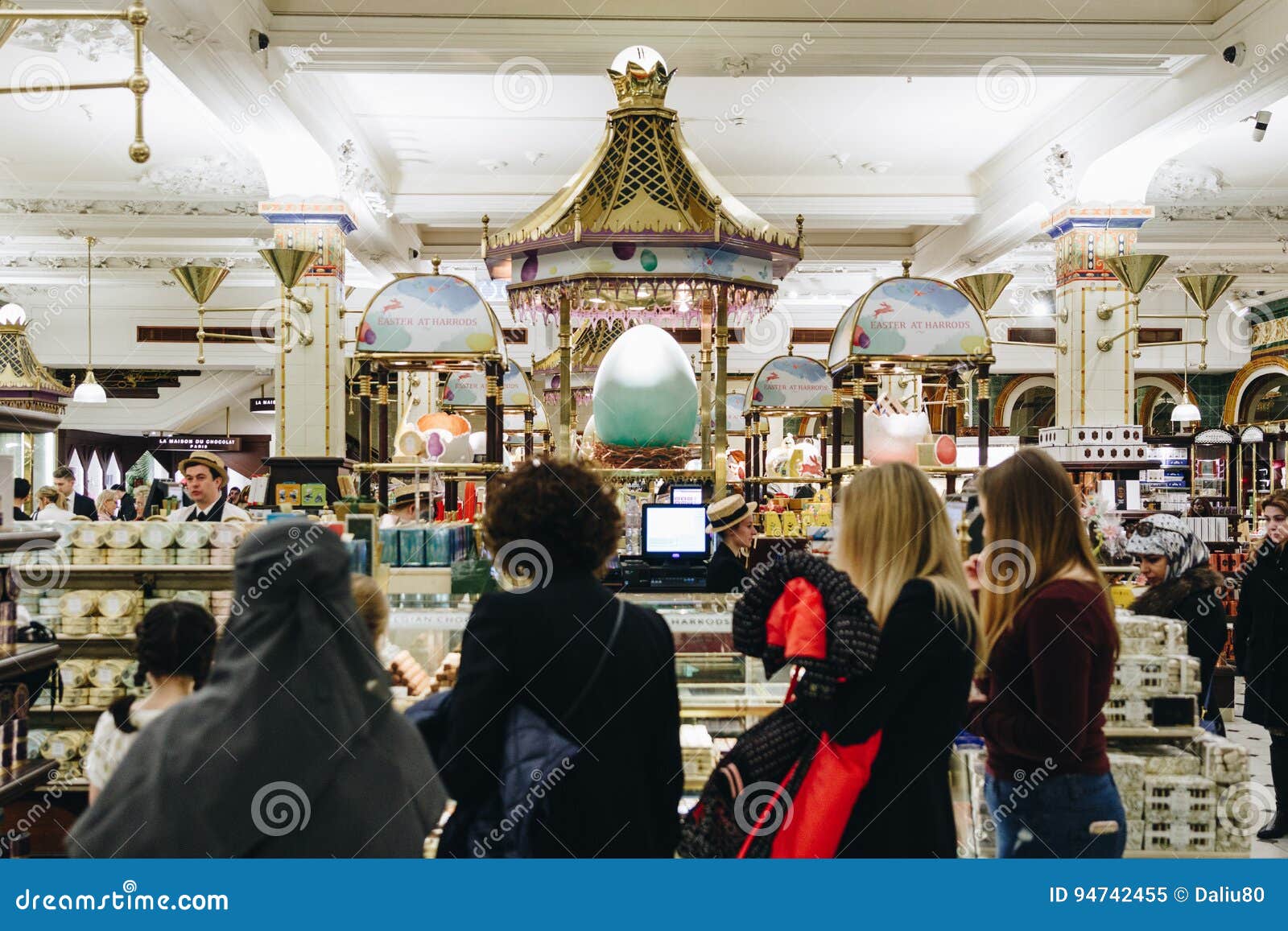 18 Top Places You Can't Miss When Shopping in London | Holidify
