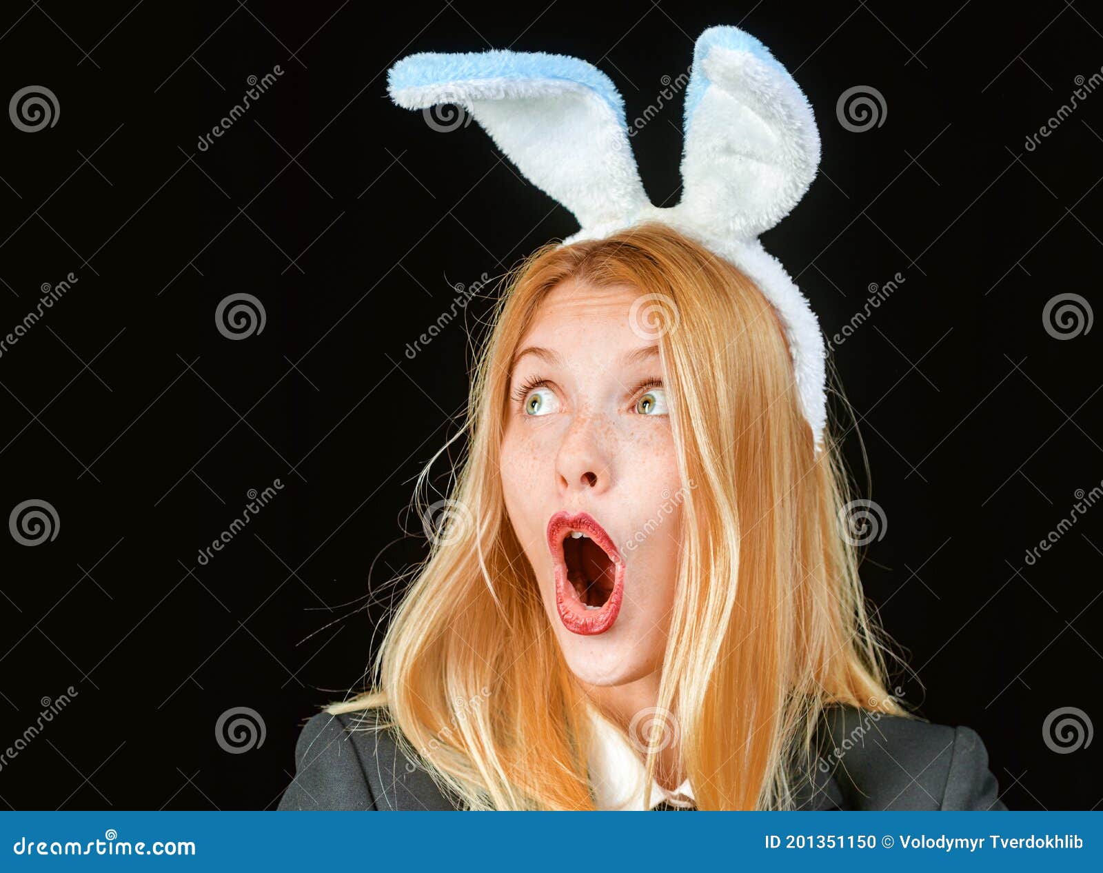 可爱的女人抱着白兔 春 女兔 复活节快乐 库存照片. 图片 包括有 兔宝宝, 逗人喜爱, 女孩, 传统 - 171454178
